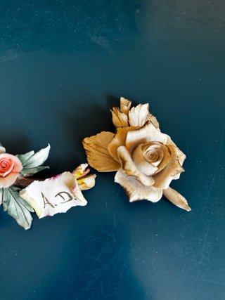 Decorazioni Capodimonte Rose e Pergamena