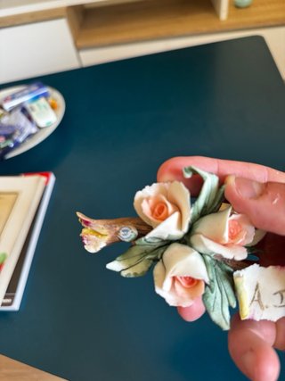 Decorazioni Capodimonte Rose e Pergamena