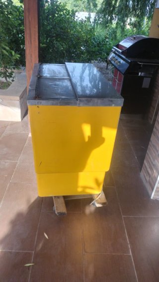 Botellero nevera Schweppes amarillo