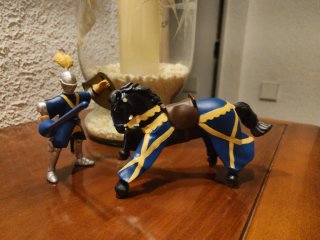 Figura caballero medieval con caballo