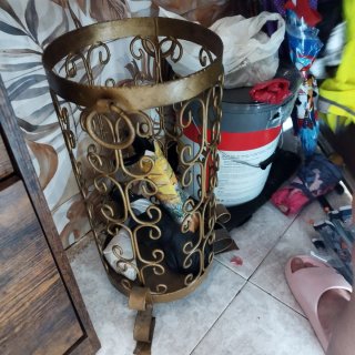 Perchero y Paraguero Metálico Dorado