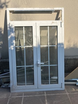 Ventana abatible blanca con doble cristal 107x161