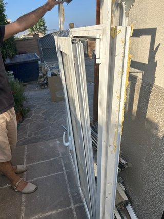 Ventana abatible blanca con doble cristal 107x161