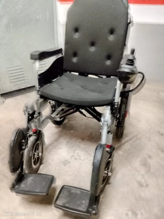 Silla de ruedas eléctrica poco uso