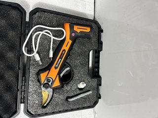 Tijeras de podar eléctricas Altuna Usada 1 vez