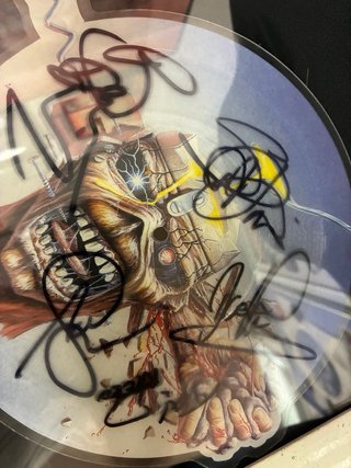 Iron Maiden Can i play with madness Firmado