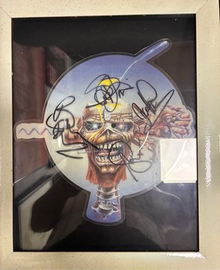 Iron Maiden Can i play with madness Firmado
