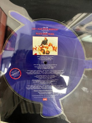 Iron Maiden Can i play with madness Firmado