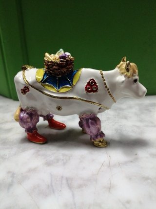 Mucca portagioie in peltro decorata