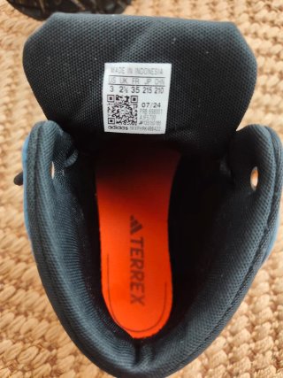 Stivali da trekking Adidas Terrex per bambini e donne