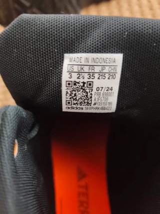 Stivali da trekking Adidas Terrex per bambini e donne