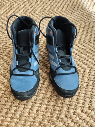Stivali da trekking Adidas Terrex per bambini e donne