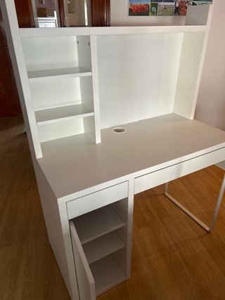 Escritorio Blanco Ikea con Estantería