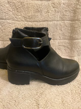 Stivaletti neri con tacco e plateau