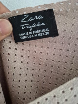 Top tirantes serraje beige. ZARA