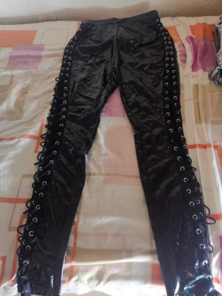 Pantalón efecto piel negro talla S