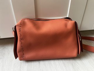 Bolso Adolfo Domínguez color maquillaje
