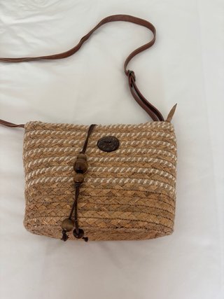 Bolso de rafia beige y marrón