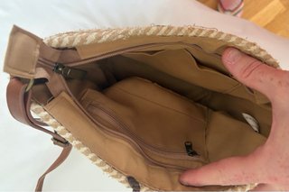 Bolso de rafia beige y marrón