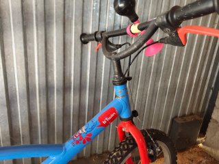 Bicicleta Infantil Decathlon Azul y Rojo