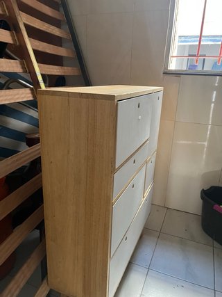 Cajonera de madera y plástico