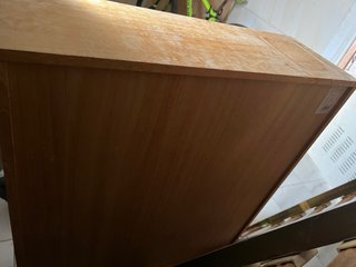 Cajonera de madera y plástico