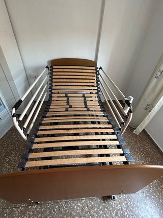 Cama articulada hospitalaria en el Prat de Llob