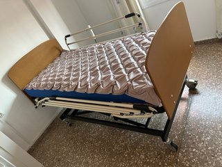 Cama articulada hospitalaria en el Prat de Llob