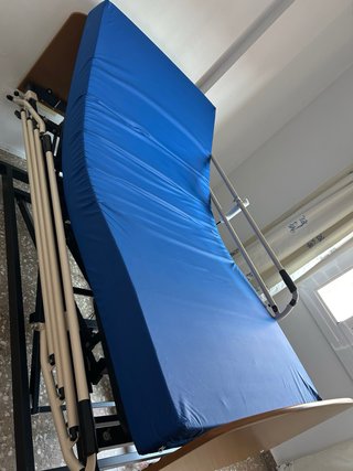 Cama articulada hospitalaria en el Prat de Llob