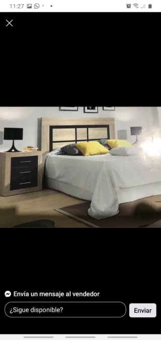 Cama de madera color marrón y negro