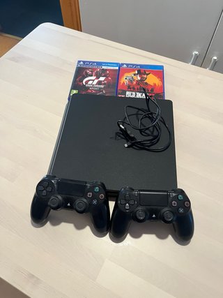 PS4 negra(500GB)+ 2 mandos+ 2 juegos