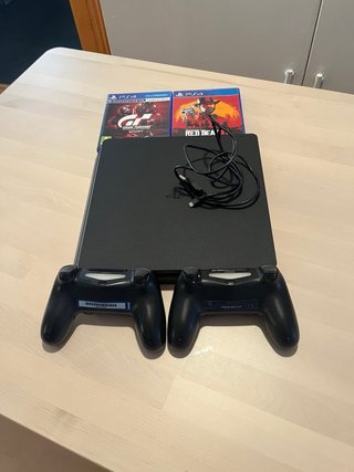 PS4 negra(500GB)+ 2 mandos+ 2 juegos