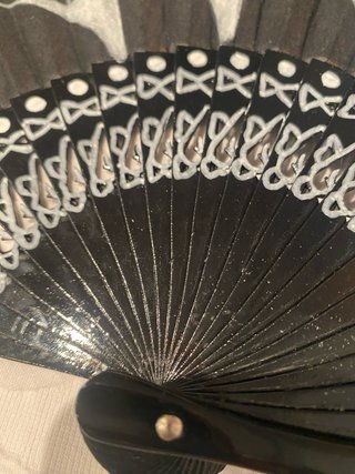 Abanico pintado a mano madera y tela
