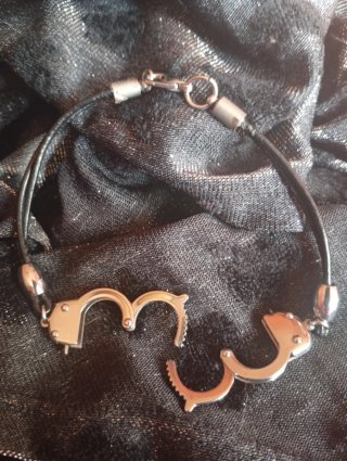 Pulsera estilo esposas cuero y plata