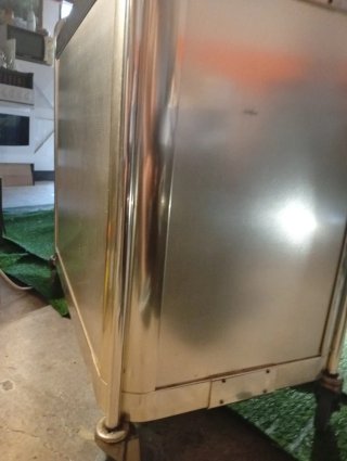 Carrito de bar con puertas de cristal