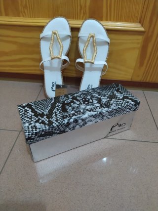 Sandalias pala planas blancas talla 40