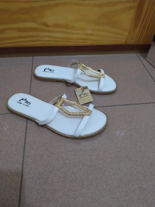 Sandalias pala planas blancas talla 40