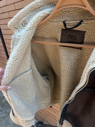 Chaqueta ZARA aviador con pelo marrón y negra