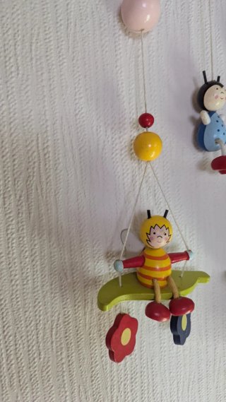Móvil infantil de madera
