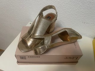 Sandalias doradas River Island
