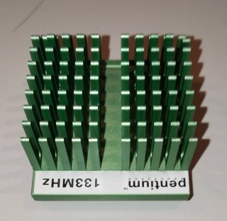 Procesador Pentium 133 MHz con disipador pasivo