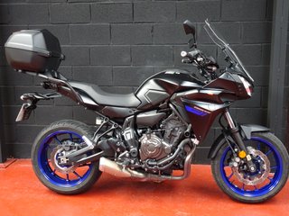Yamaha Tracer 700 Negra y Azul