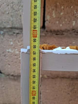 Ventanas de aluminio blancas con persianas