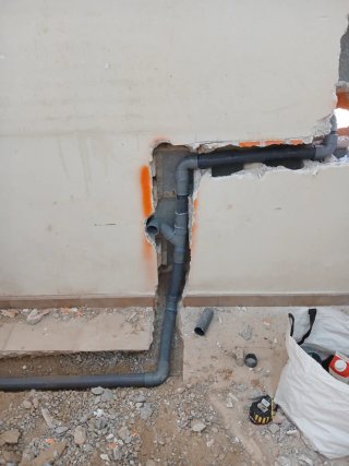 Buenas  soy electricista oficil 1 y fontanero