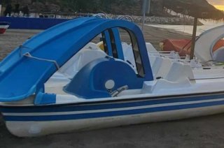 Hidropedal azul y blanco