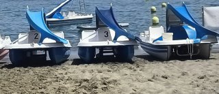 Hidropedal azul y blanco