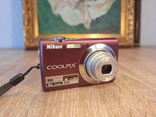 Cámara Digital Nikon Coolpix S220 morado