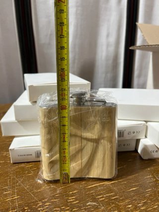 Petaca de madera y metal