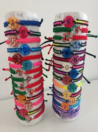 Braccialetti in resina con iniziali