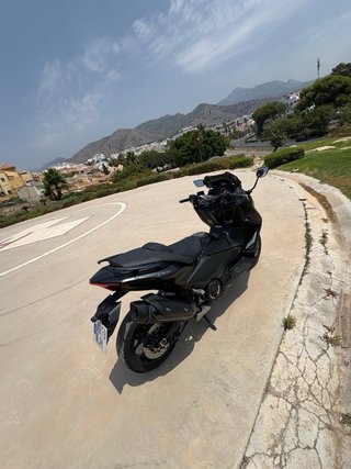 Yamaha Tmax 560 Negra